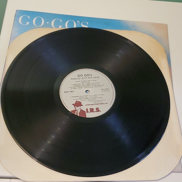 Go Go's Beauty and the Beat vinyl record - Picture 3 of 3
